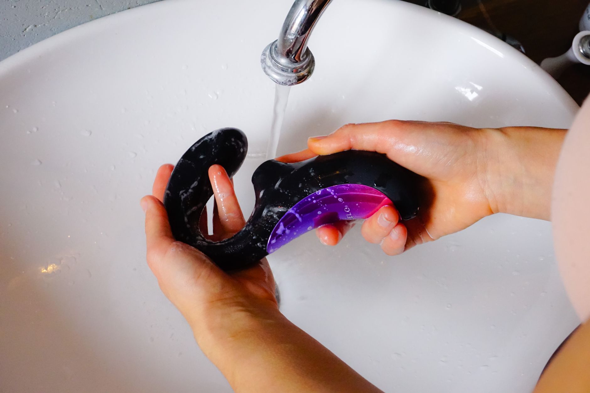What Happens If Sex Toys Aren’t Cleaned Properly? Hygiene Risks Explained